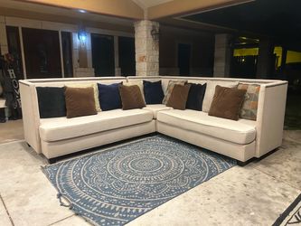 Free Delivery 🚚 Beige Sectional/ Sala Seccional Beige
