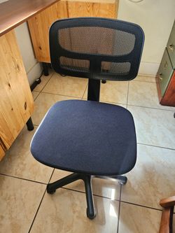 Swivel small office chair, adjustable height, Black