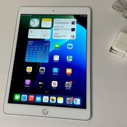 iPad 8th Gen silver/white 10.2" 32 GB - iPad OS 18.5 