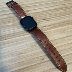 Apple Watch Series 7 Wi-Fi & Leather Strap 41mm