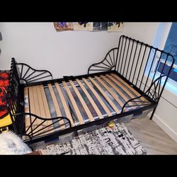 IKEA Twin Bed (like New)