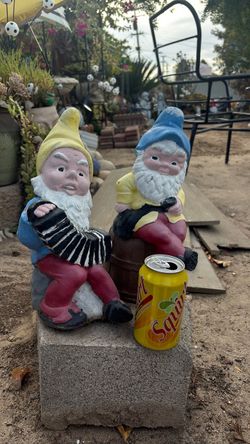 USED GARDEN KNOMES