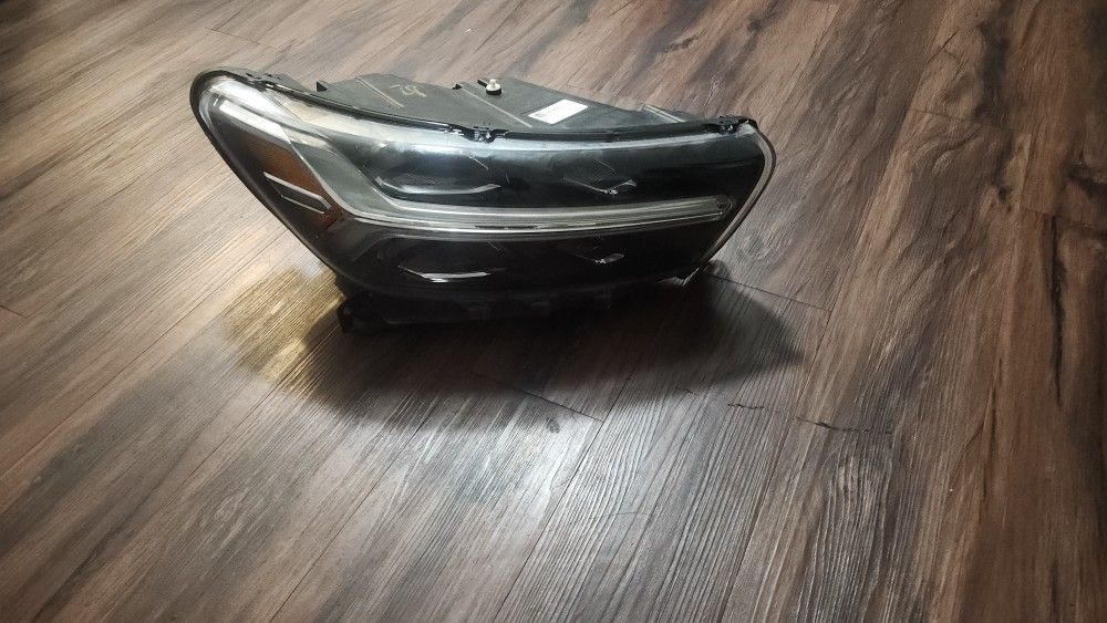 2019 / 2021 Volvo XC40 Headlight Right