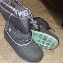 Snow Boots For Man Size 6 (woman’s 8) 