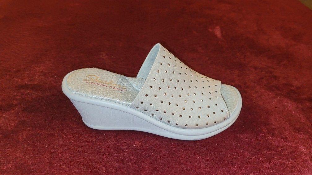 Skechers Women's Size 6 Soft Stretch Memory Foam Comfort Slides Wedges Sandals PRICE IS FIRM Cash Only