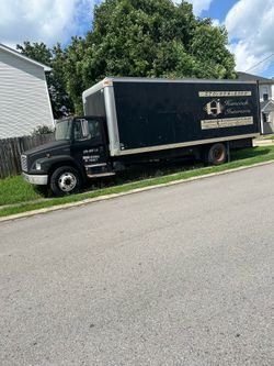 2003 Freightliner - STICK SHIFT