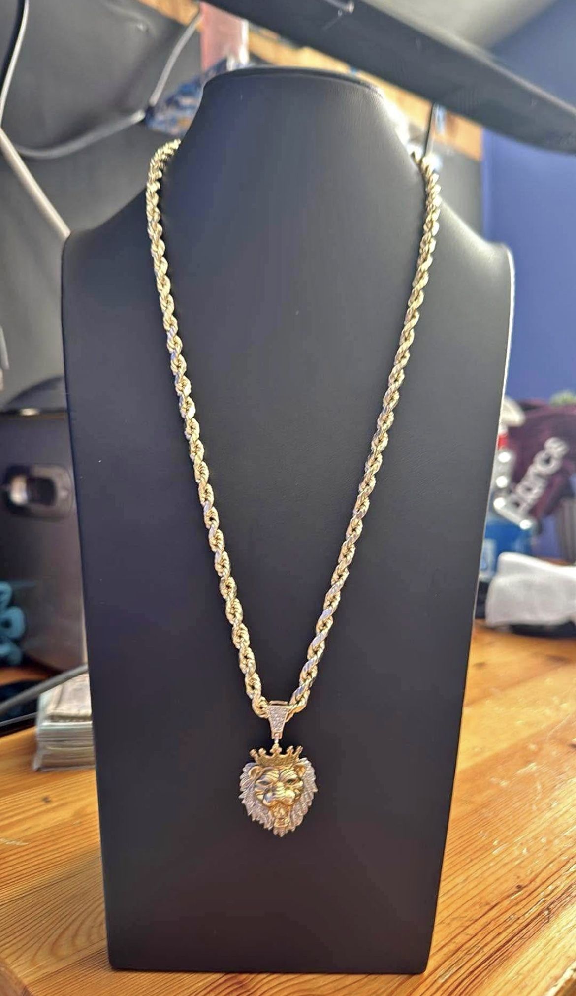 14k Gold Chain With Lion Pendent