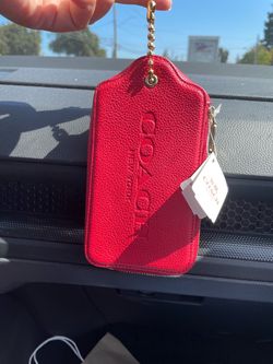 coach large hand tag