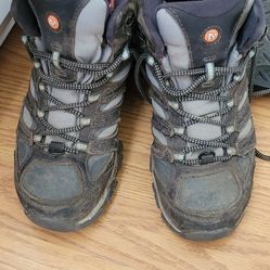 Women's Merrell Hiking Boots Size 8W 