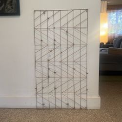 Oversized Wire Photo Hanger With Clips