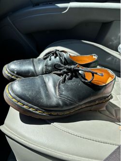 Dr Martens size 6 men/7 women’s