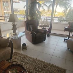 Electric recliner, Like new