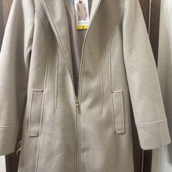 Beige Coat/gold Zipper 