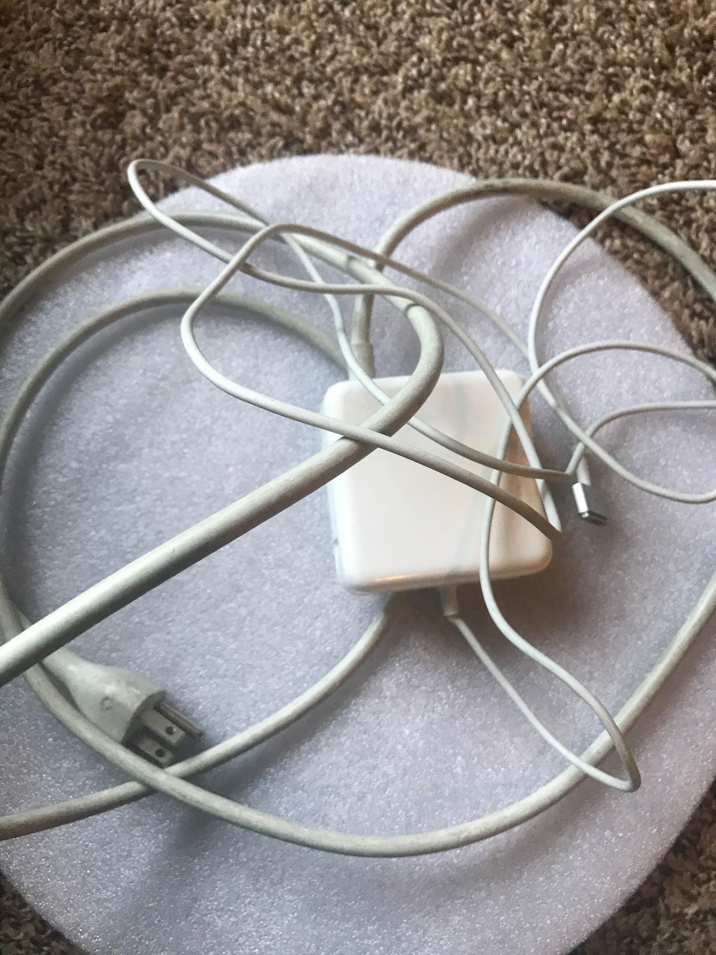 Apple replacement power cord !