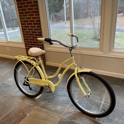 Brand  New  Schwinn  Ladies  Bike Out Of The Box- Yellow  Frame with  Yellow & White  Seat. 7 Speed  26 Inch  With Rack