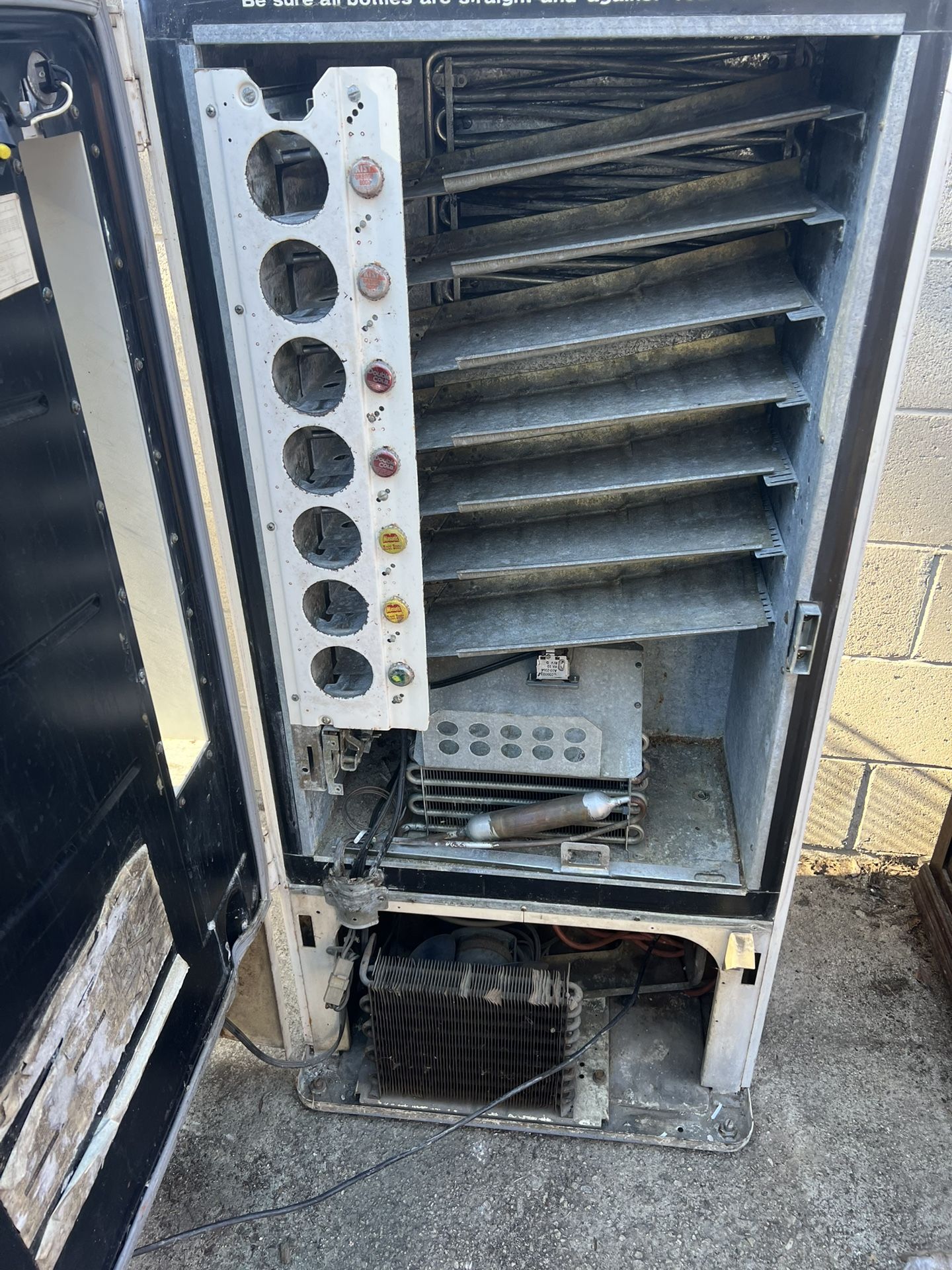 Vintage 1960's Vendorlator 7Up Seven Up Machine