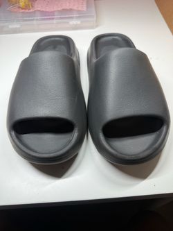 Yeezy Black Slide Sandals size 8