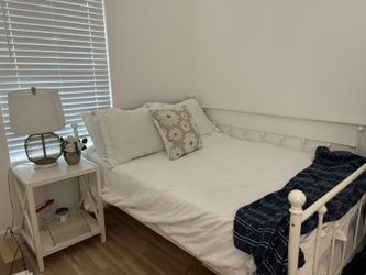 Day Bed With Trundel Includes Mattress