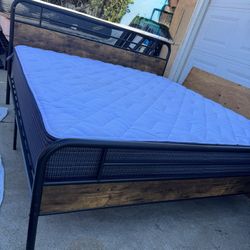 Nice King Bed With Good Mattress