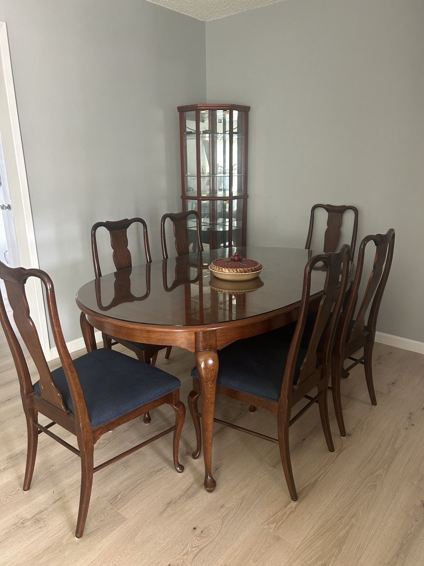 Thomasville Queen Ann Dining Table And Chairs