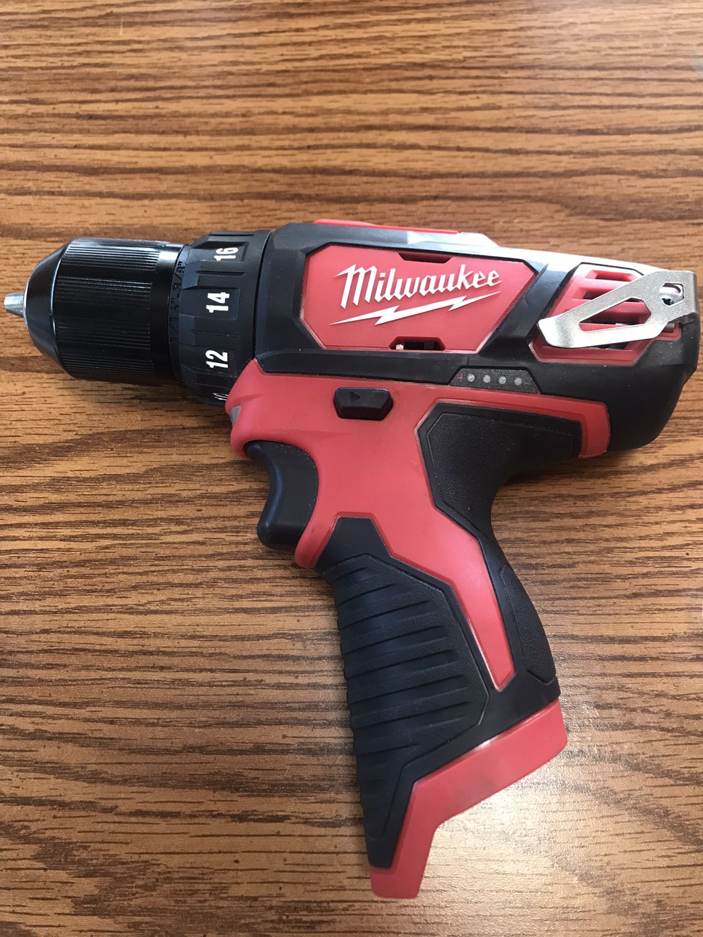 3/8 MILWAUKEE DRILL DRIVER /with 3.0AH Li-Ion Replacement Battery