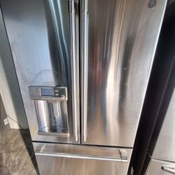 LIKE NEW !! GE CAFE STAINLESS STEEL COUNTER DEPTH FRENCH DOOR REFRIGERATOR ICE AND WATER DISPENSER 