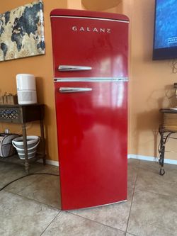 Galanz 7.6cf Refrigerator
