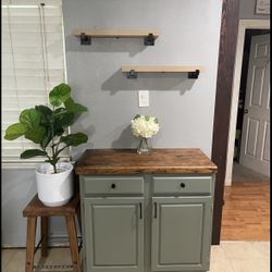 Kitchen Cabinet With Two Doors And Drawers 