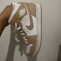 Jordan 1 tan gum Size 8.5