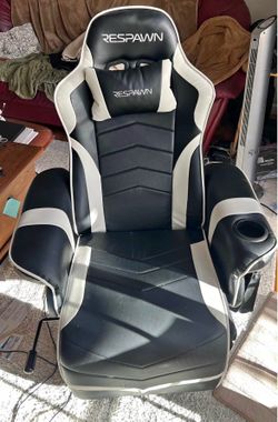 Ergonomic RESPAWN 900 gaming recliner