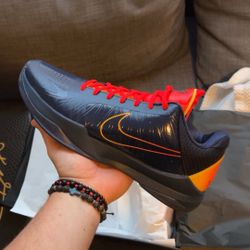 Nike Kobe pronto 5 Caitlin Clark Size 12 