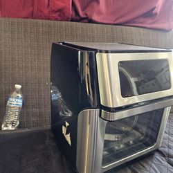 Horno  freidora de aire de la marca CROWNFUL. Air fryer