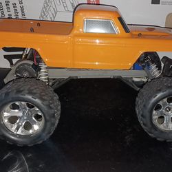 TRAXXAS STAMPEDE 2WD. 2 BODIES