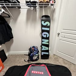 (200$) Signal Park Platinum Snowboard 156” With Burton Bags & Gloves