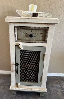 Hillsdale Furniture Distressed Farmhouse Accent Cabinet / Nightstand /entry table /pet supplies