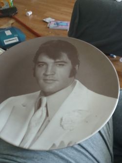 Elvis plate