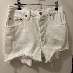 White Levi’s Short (size 10)