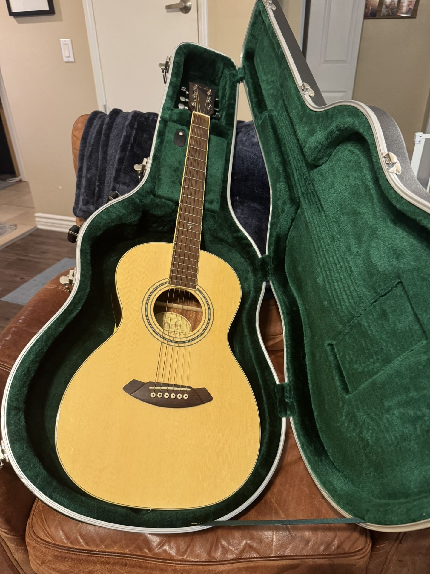 Fender GDP 100 Acoustic Parlor Guitar With Roadrunner Hard Case