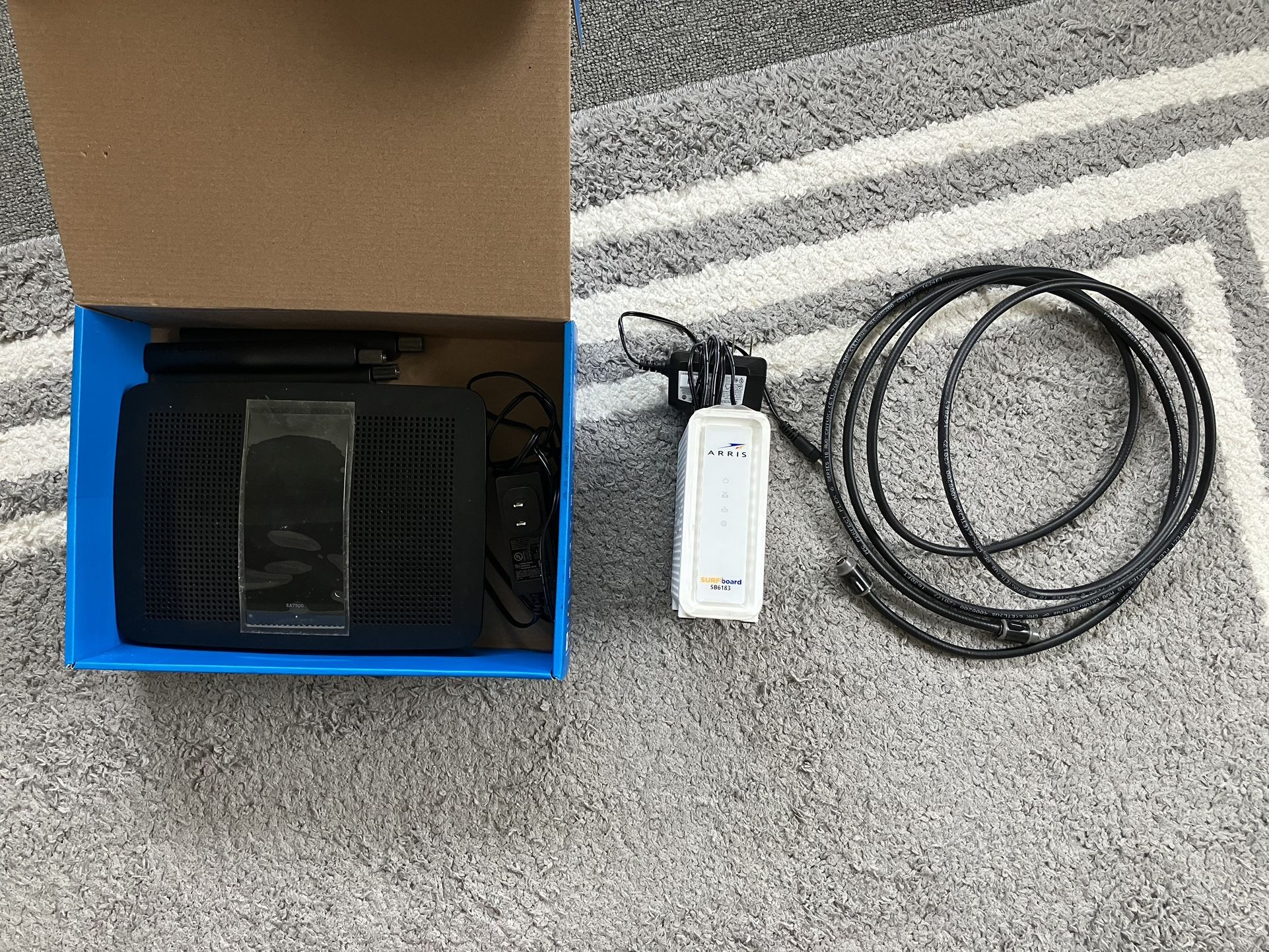 Linksys EA7500 Router & Arris Surfboard SB6183 Modem