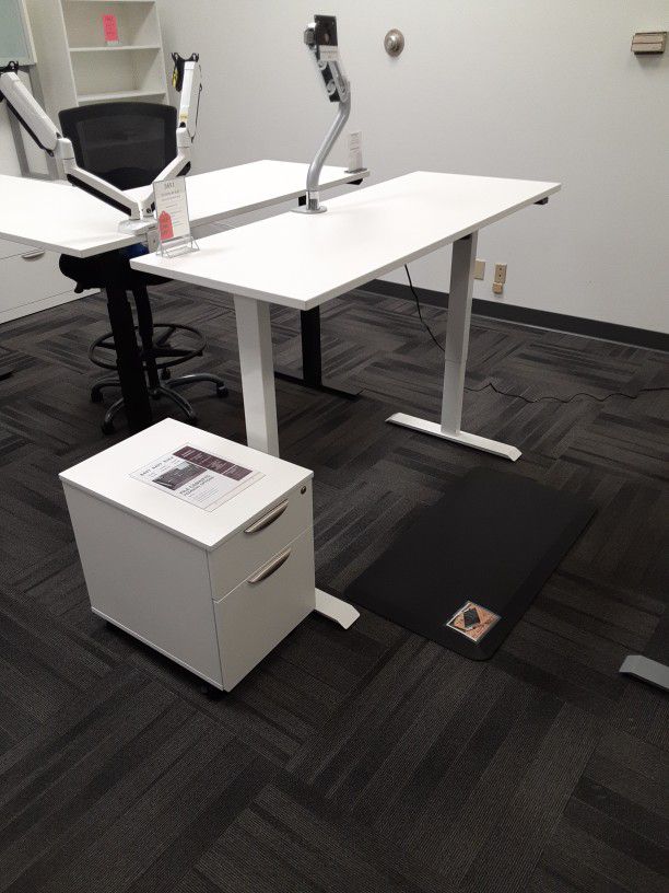 Sale - Electronic Sit/Stand Desk (24" × 60")