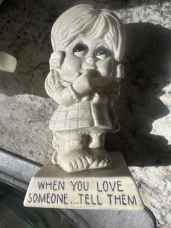 1973 Russ Berrie Girl Collectible Figurine W&R