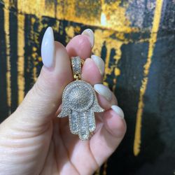 10k NATURAL DIAMOND HAMSA CHARM 