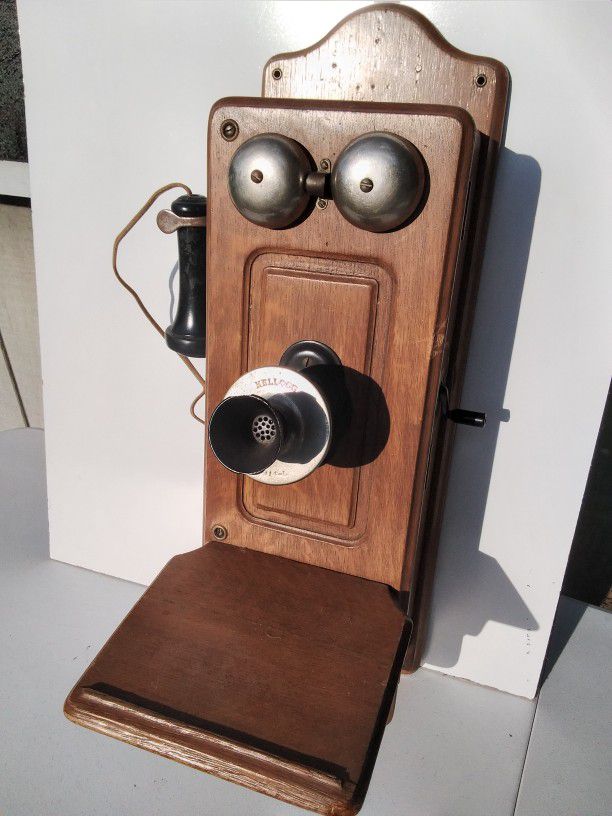 Antique Telephone 