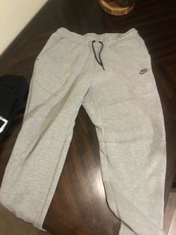 Nike Grey Fleece Sweatpants size large but fit as a medium