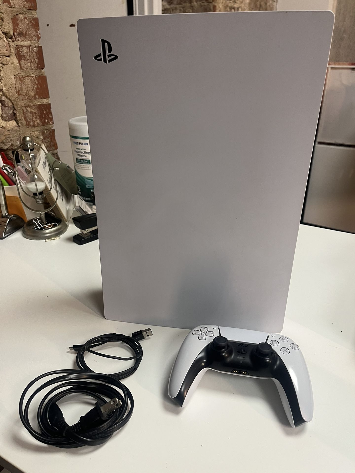 *Sony PlayStation 5 825GB Disc Version - USED - GOOD CONDITION*
