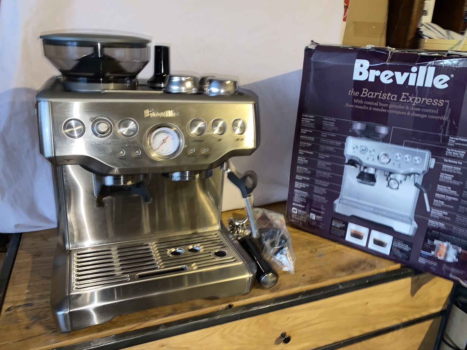 Breville the barista express BES870XL stainless steel espresso machine likenew excellent Open box all accessories included in original packaging