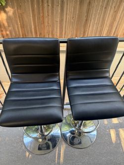 Set of 2 Adjustable Swivel Black Bar Stools – Excellent Condition
