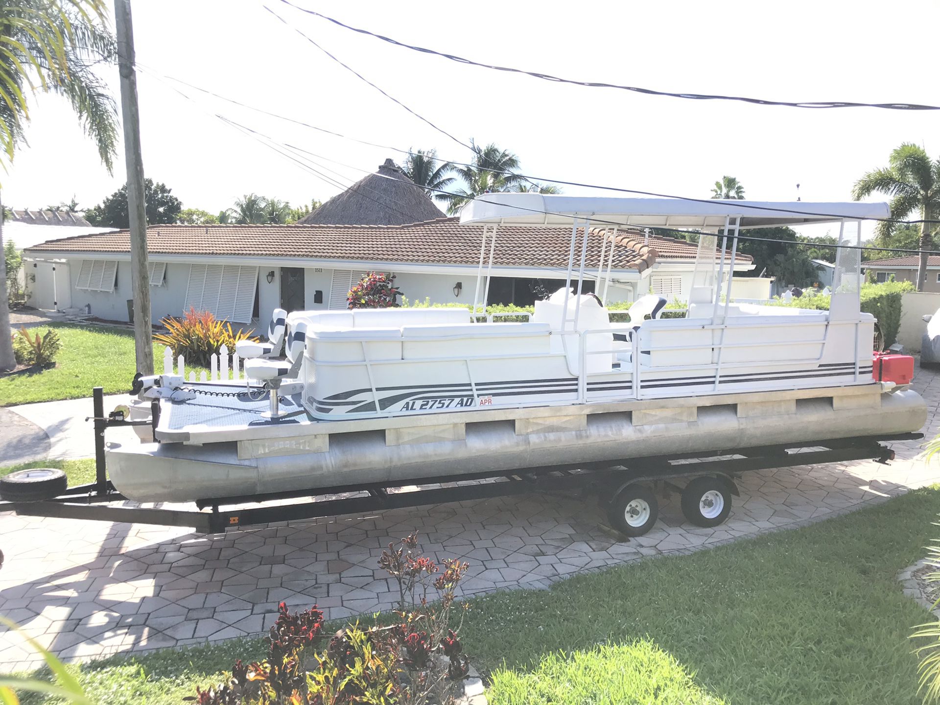 28 ft Harris Pontoon Boat, 2018 Mercury GT 4-stroke 115 HP outboard