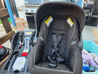 2 car seats with 4 bases n stroller