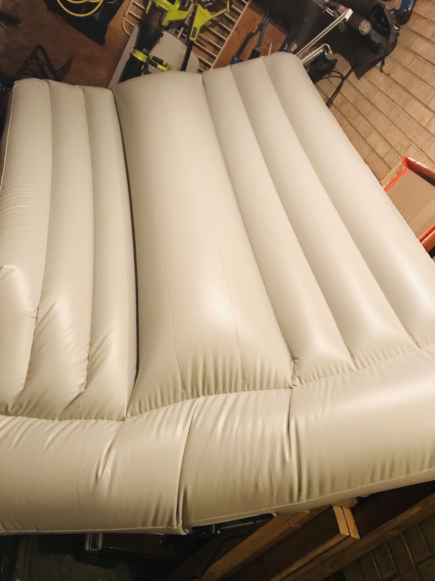 Inflatable mattress with electric air pump
